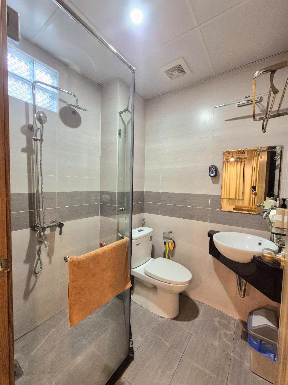 Khách sạn hẻo lánh Ff Evy House *